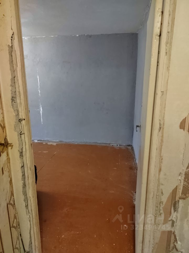 Продажа 2-комн квартиры на вторичном рынке Кириши, улица Нефтехимиков, 18