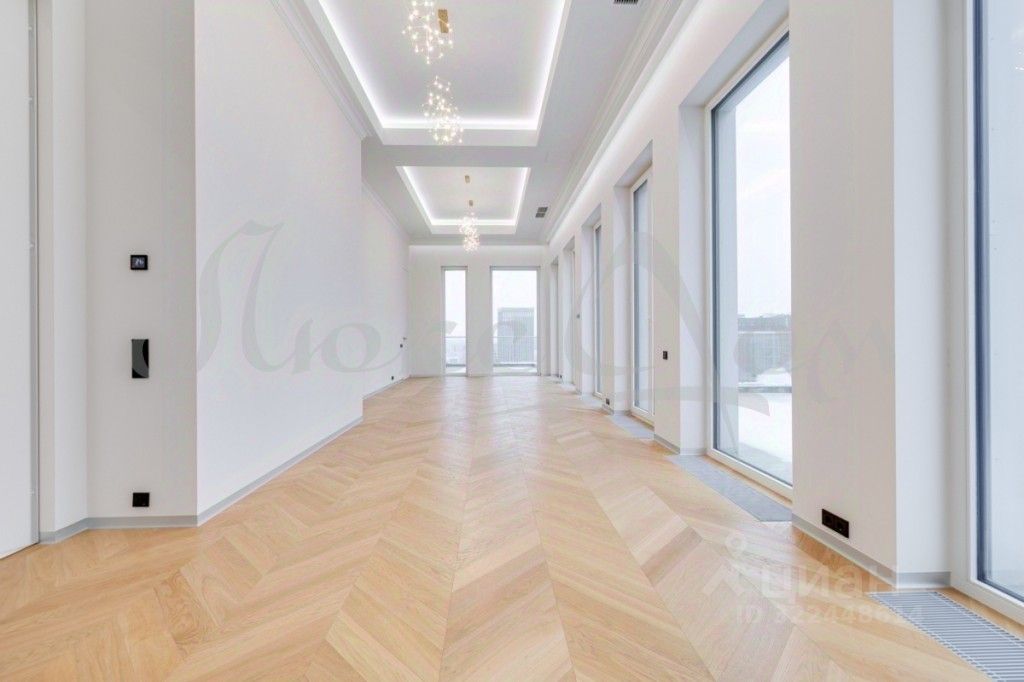 Продажа 4-комн квартиры на вторичном рынке Звенигородское шоссе, 11