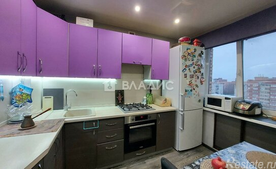 Продажа 3-комн квартиры на вторичном рынке микрорайон Мадонский, проход