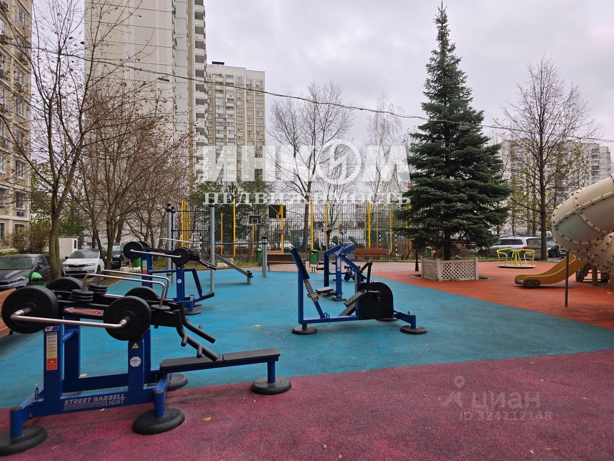 Продажа 3-комн квартиры на вторичном рынке Осенняя улица, 14