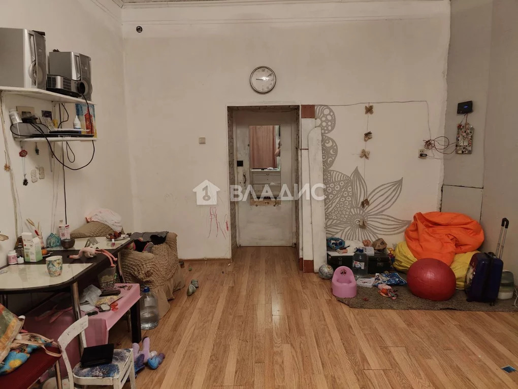 Продажа 4-комн квартиры на вторичном рынке Свечной пер.,  д. 27