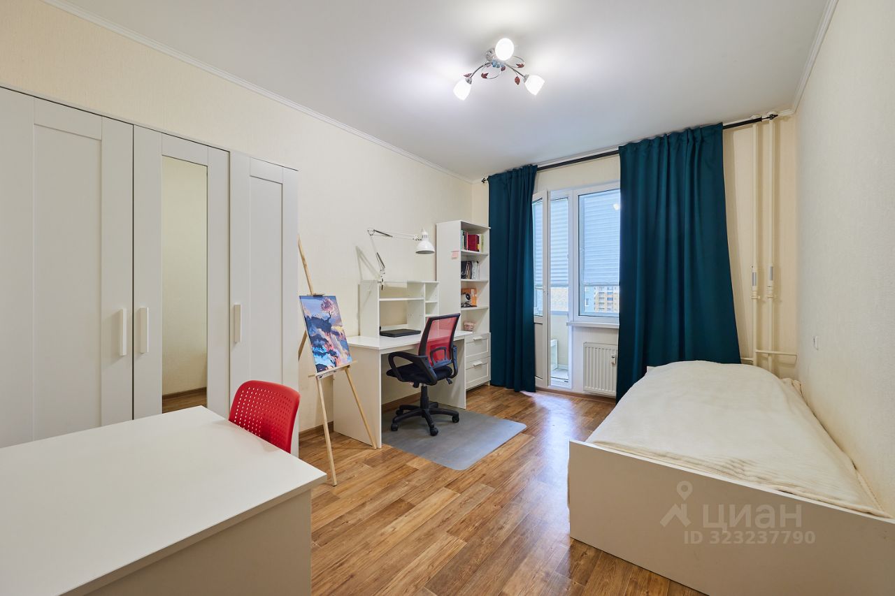 Продажа 4-комн квартиры на вторичном рынке улица Даниила Хармса, 4