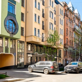 Продажа 2-комн квартиры на вторичном рынке 10-11-я линии В.О.,  д. 56