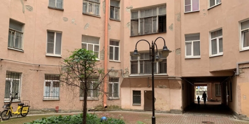 4-комн квартира пр-кт Малый П.С.,  д. 1б