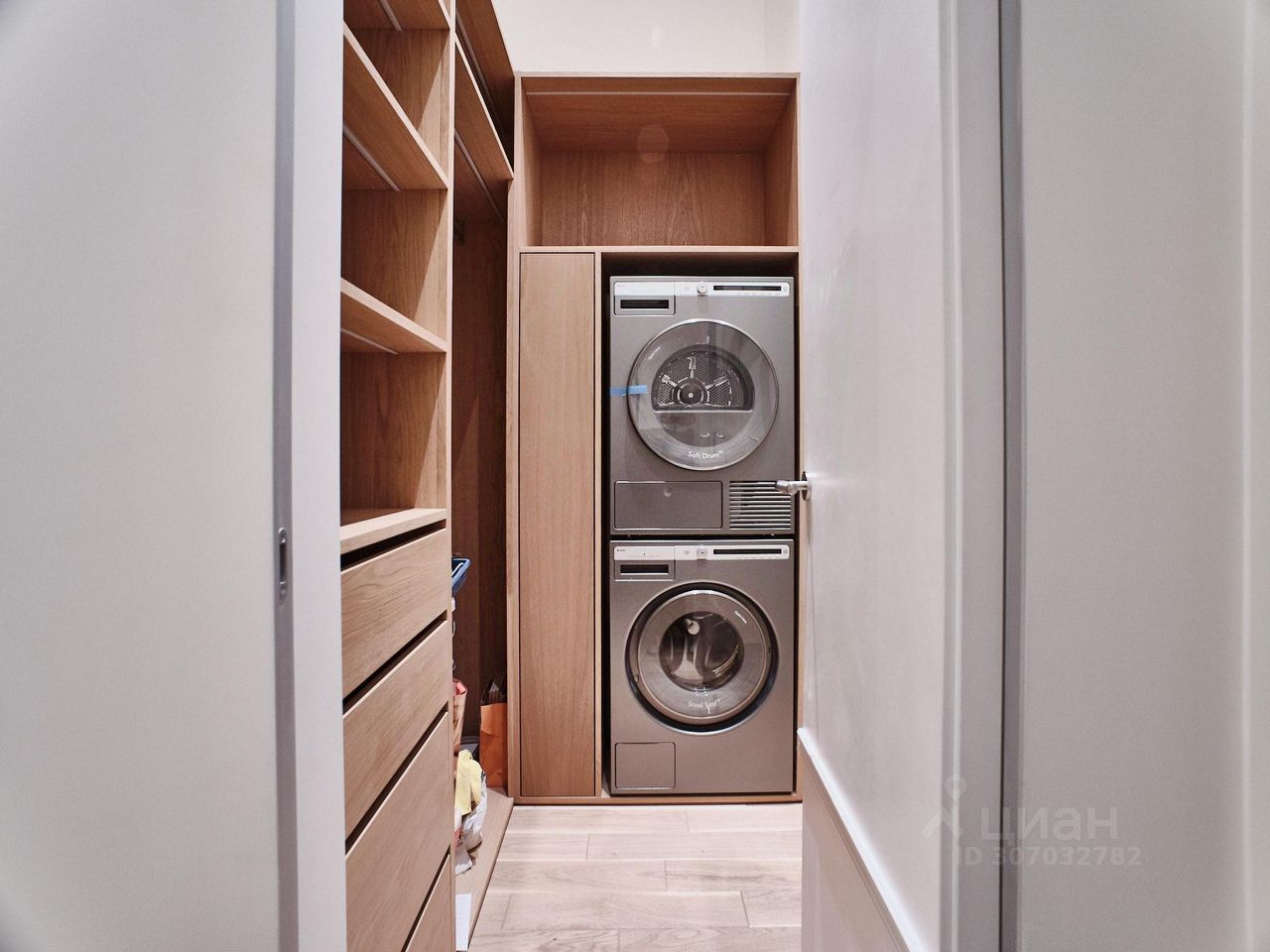 Продажа 3-комн квартиры на вторичном рынке улица Знаменка, 13С1