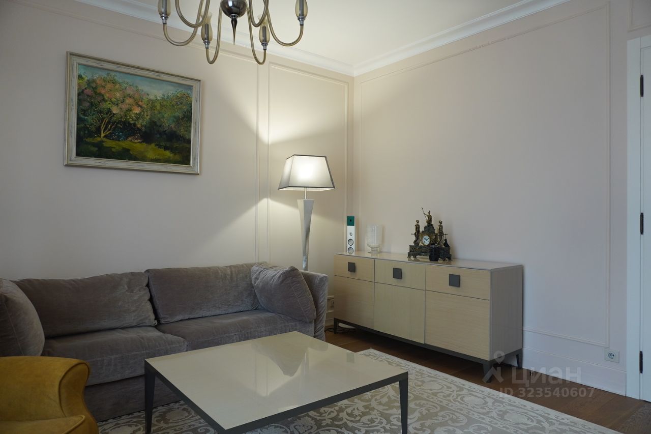 Продажа 5-комн квартиры на вторичном рынке Парадная улица, 3к2