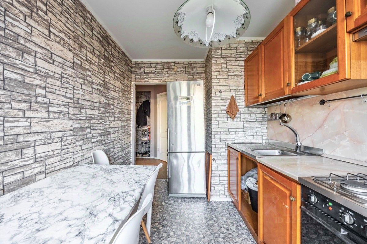 Продажа 3-комн квартиры на вторичном рынке Меншиковский проспект, 1