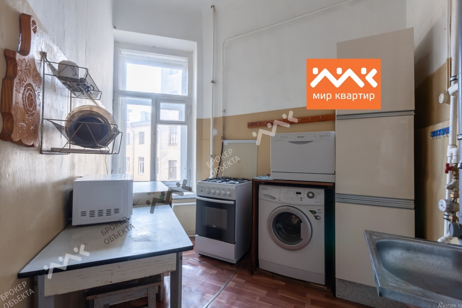 Продажа 4-комн квартиры на вторичном рынке Гангутская ул,  д. 10