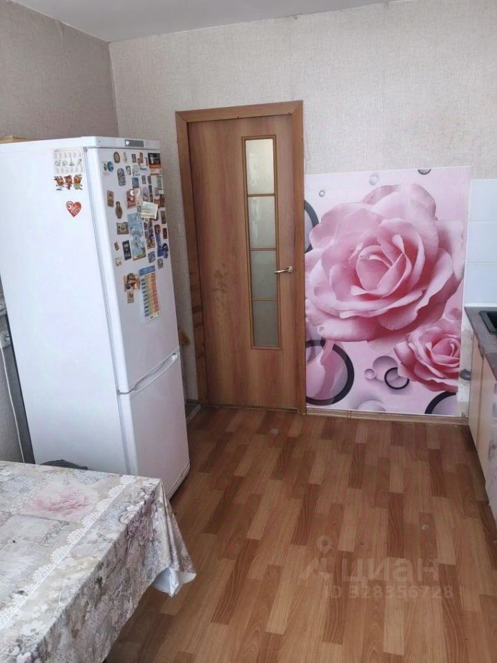 Продажа 2-комн квартиры на вторичном рынке Имени Свердлова пгт, проезд Западный, 12