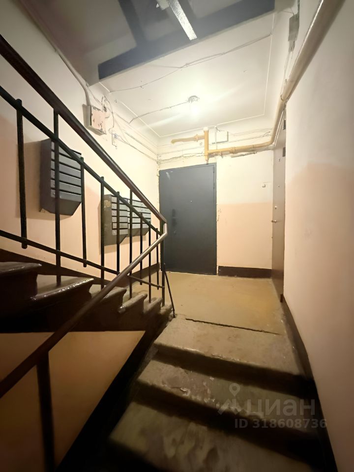 Продажа 2-комн квартиры на вторичном рынке 6-я Васильевского острова линия, 47