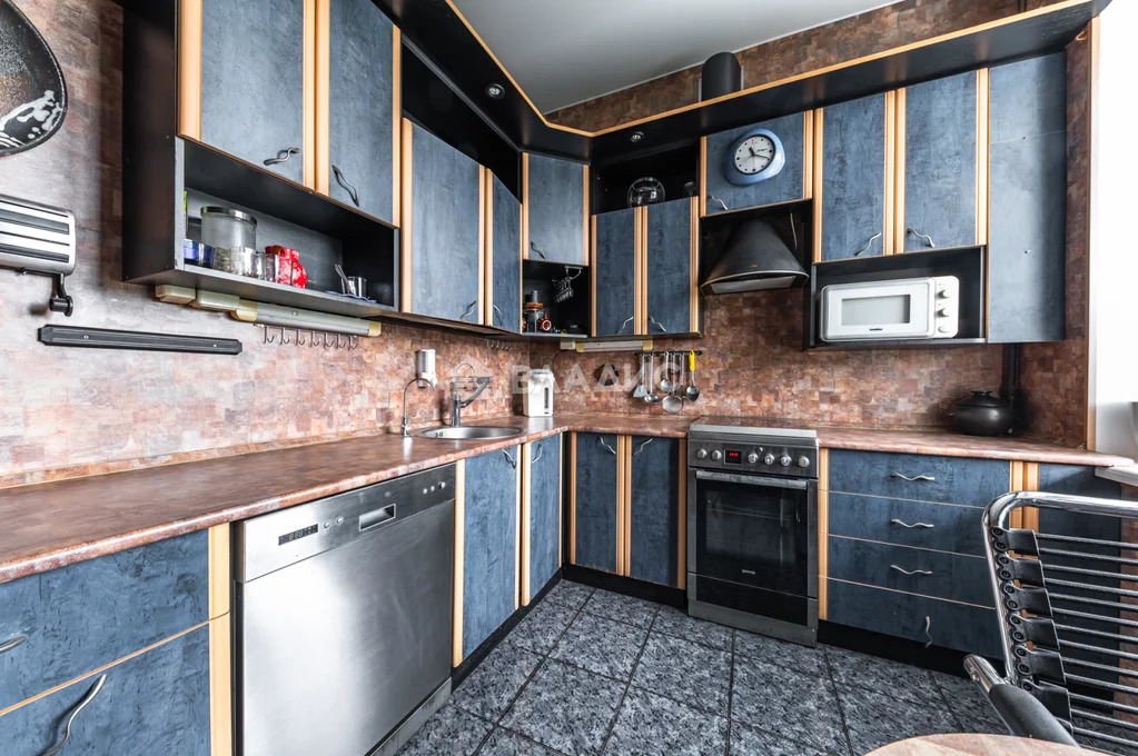 3-комн квартира ул. Ткачей,  д. 4