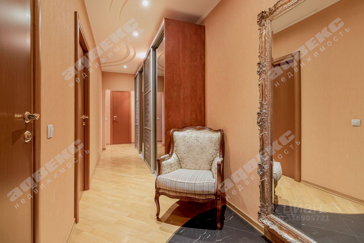 Продажа 3-комн квартиры на вторичном рынке Коломяжский проспект, 26