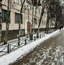 Продажа 4-комн квартиры на вторичном рынке Искровский пр-кт,  д. 20