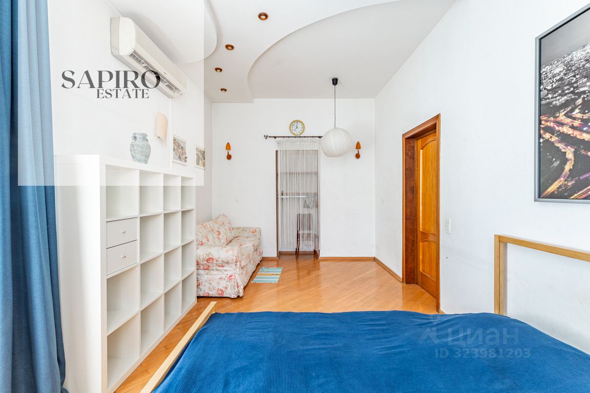 Продажа 4-комн квартиры на вторичном рынке 1-я Брестская улица, 36