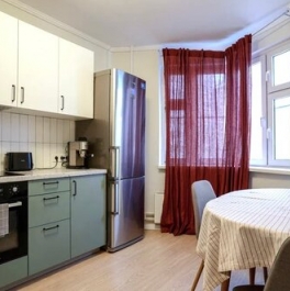 Продажа 2-комн квартиры на вторичном рынке Болотниковская улица,  д. 36 к2