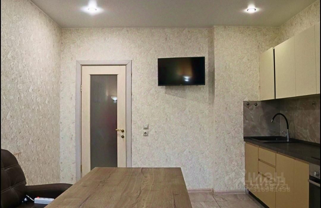 Продажа 2-комн квартиры на вторичном рынке проспект Героев,  д. 18