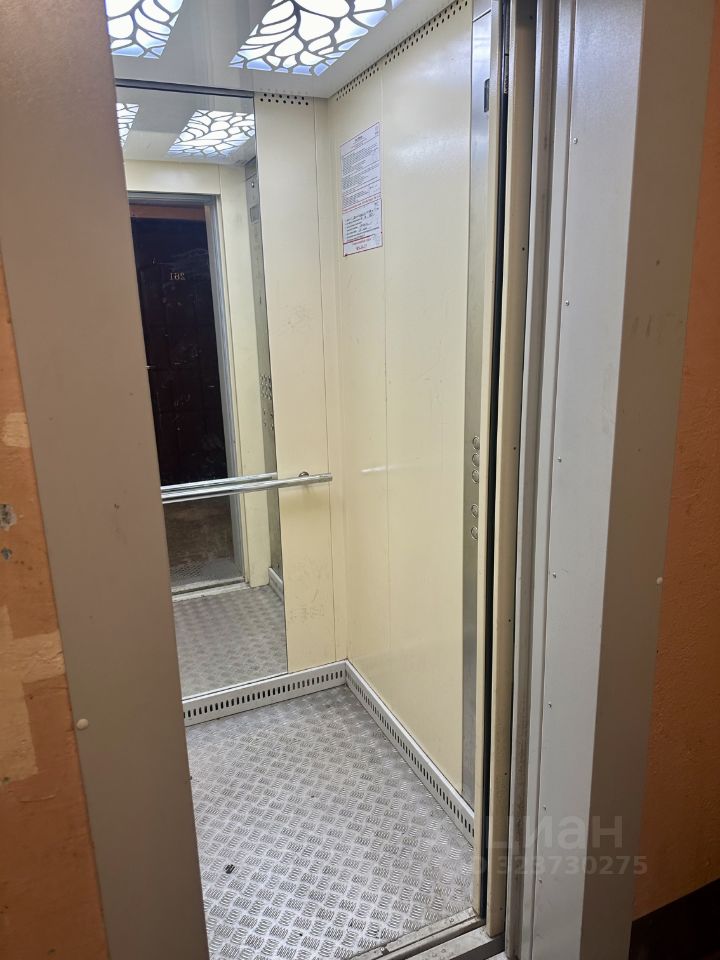 Продажа 2-комн квартиры на вторичном рынке проспект Авиаконструкторов, 13