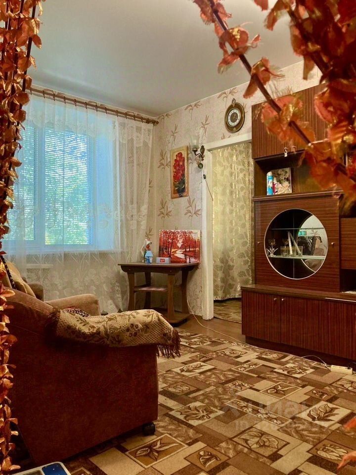 Продажа 2-комн квартиры на вторичном рынке Коммунар г., шоссе Ленинградское, 18