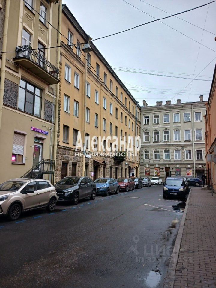 Продажа 3-комн квартиры на вторичном рынке переулок Бринько, 4