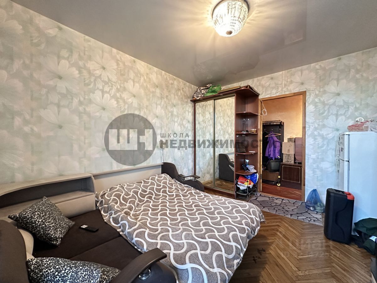 Продажа 3-комн квартиры на вторичном рынке Заневский проспект, 17