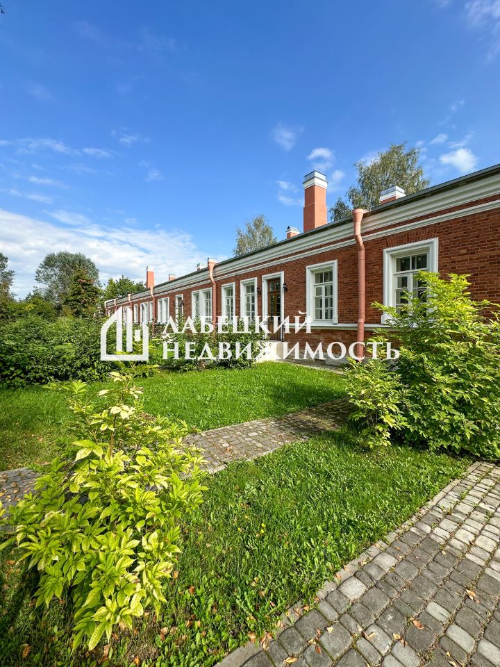 Продажа 3-комн квартиры на вторичном рынке Петергоф, Конно-Гренадерская улица, 13