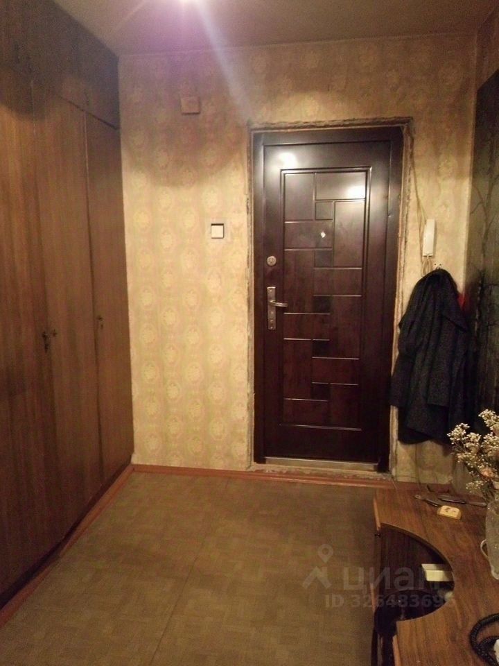 Продажа 2-комн квартиры на вторичном рынке Шлиссельбург, улица Староладожский канал, 3