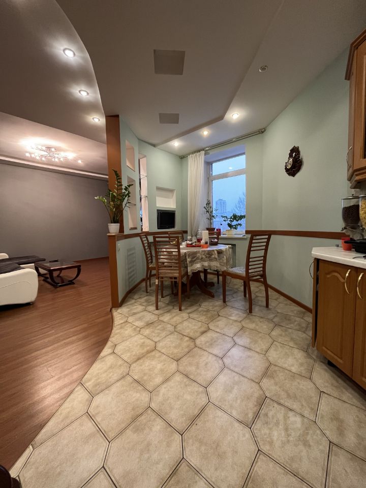 Продажа 4-комн квартиры на вторичном рынке улица Островитянова, 4