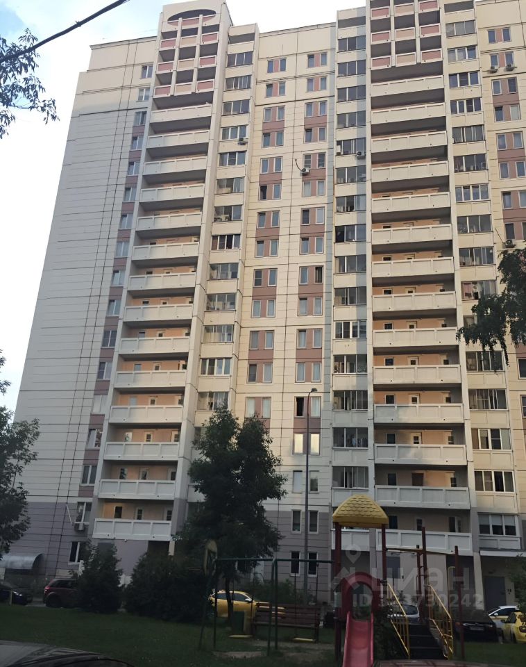 Продажа 3-комн квартиры на вторичном рынке Онежская улица, 51к1