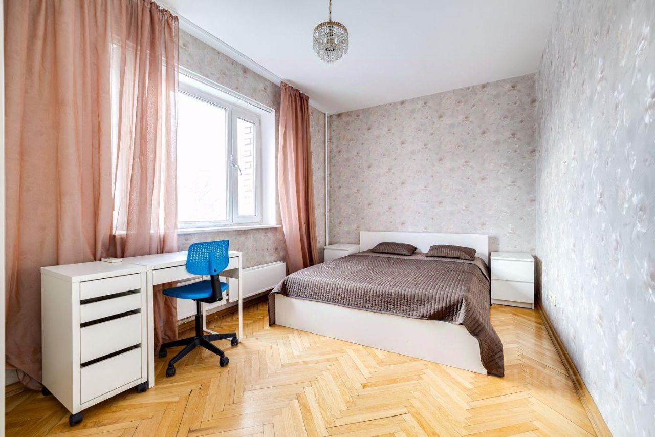 Аренда 3-комн квартиры на вторичном рынке Петрозаводская улица, 19К2