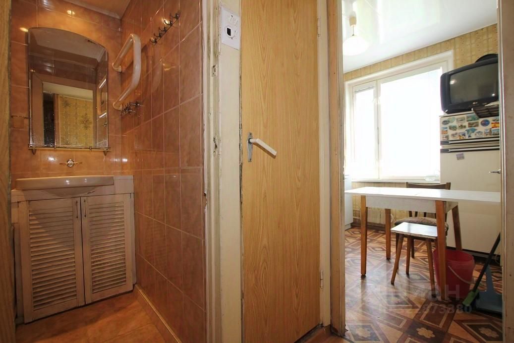 Продажа 4-комн квартиры на вторичном рынке Днепропетровская улица, 37К2