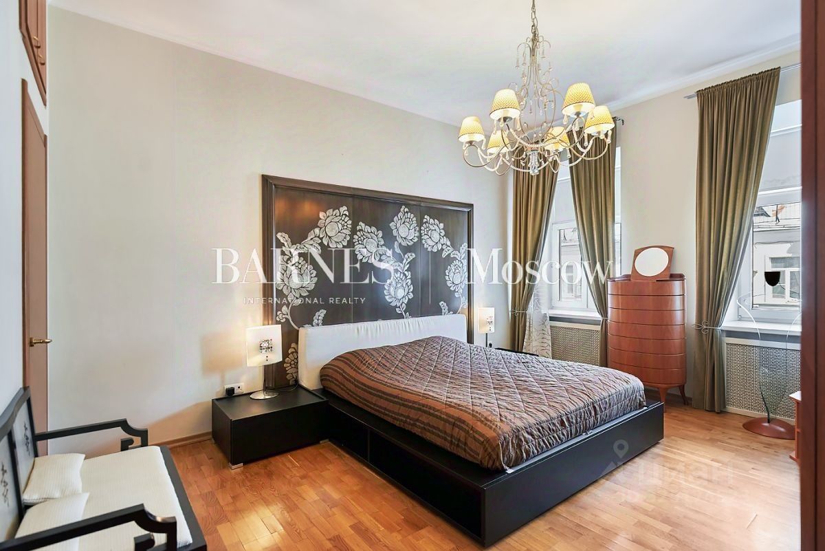Продажа 3-комн квартиры на вторичном рынке улица Петровка, 28С1