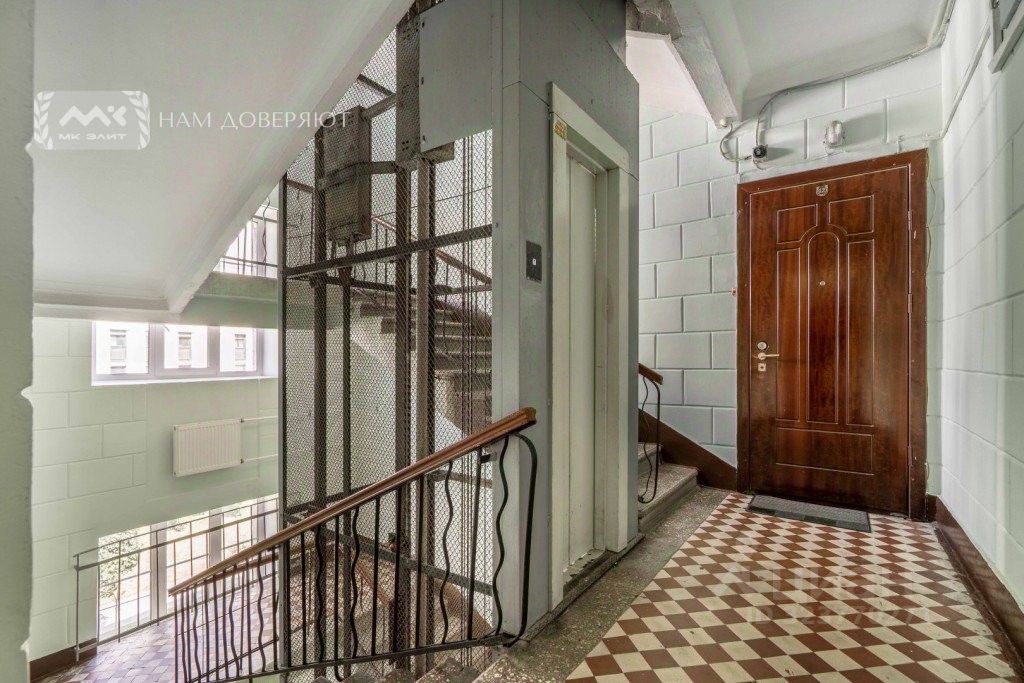 Продажа 4-комн квартиры на вторичном рынке Бассейная улица, 27