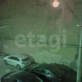 Продажа 4-комн квартиры на вторичном рынке Свечной пер,  д. 27