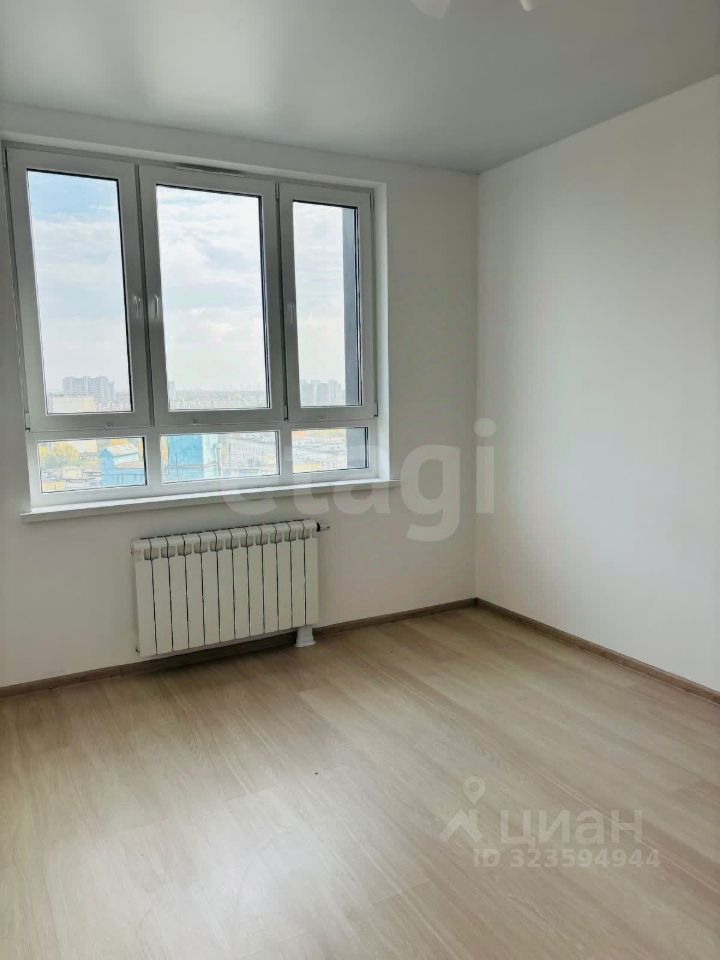 Продажа 2-комн квартиры на вторичном рынке Изумрудная улица, 44/2