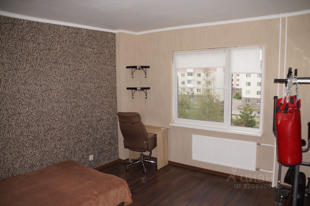 Продажа 3-комн квартиры на вторичном рынке Петергоф, Ропшинское шоссе, 3к2