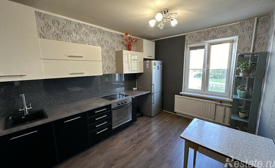 Продажа 1-комн квартиры на вторичном рынке ул Оптиков,  д. 52,  к. 3