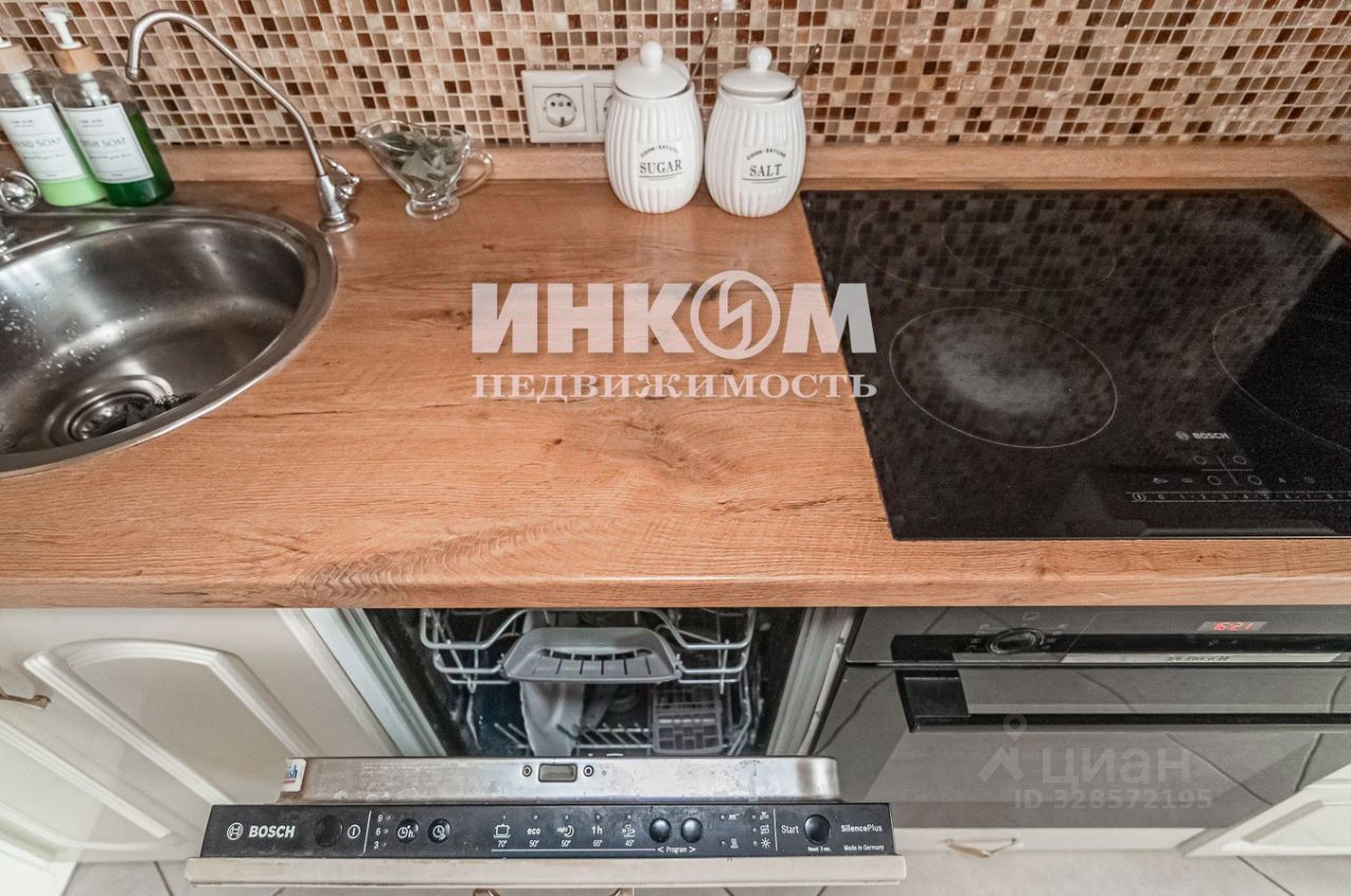 Продажа 3-комн квартиры на вторичном рынке улица Верхние Поля, 16К1