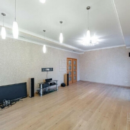 Продажа 4-комн квартиры на вторичном рынке Пироговская Б. ул,  д. 8