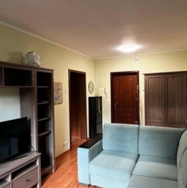 Продажа 2-комн квартиры на вторичном рынке улица Кедрова,  д. 3