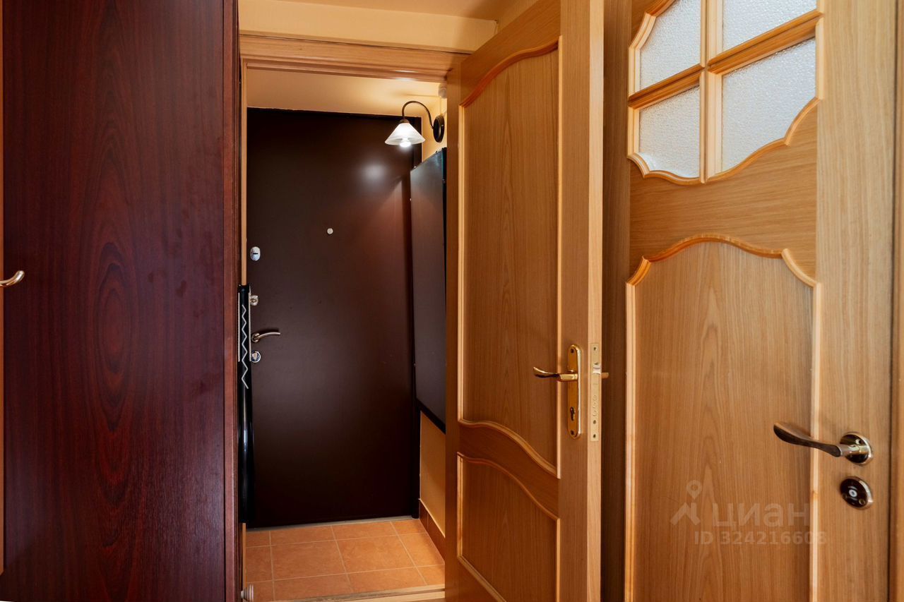 Продажа 3-комн квартиры на вторичном рынке Моховая улица, 4