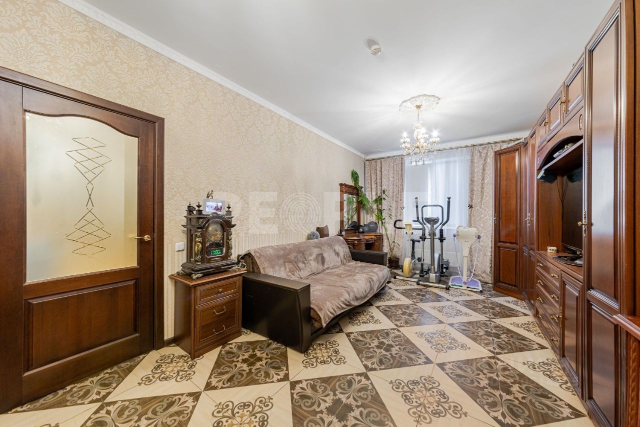 Продажа 2-комн квартиры на вторичном рынке улица Народного Ополчения, 11