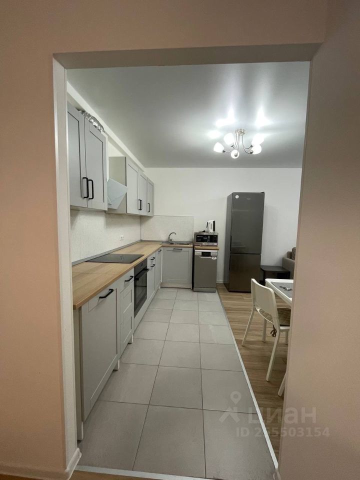 Аренда 3-комн квартиры на вторичном рынке Домостроительная улица, 14