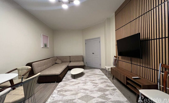 Аренда 3-комн квартиры на вторичном рынке Смольный пр-кт,  д. 13