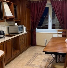 Продажа 4-комн квартиры на вторичном рынке Богатырский пр-кт,  д. 28
