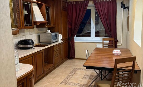 Продажа 4-комн квартиры на вторичном рынке Богатырский пр-кт,  д. 28