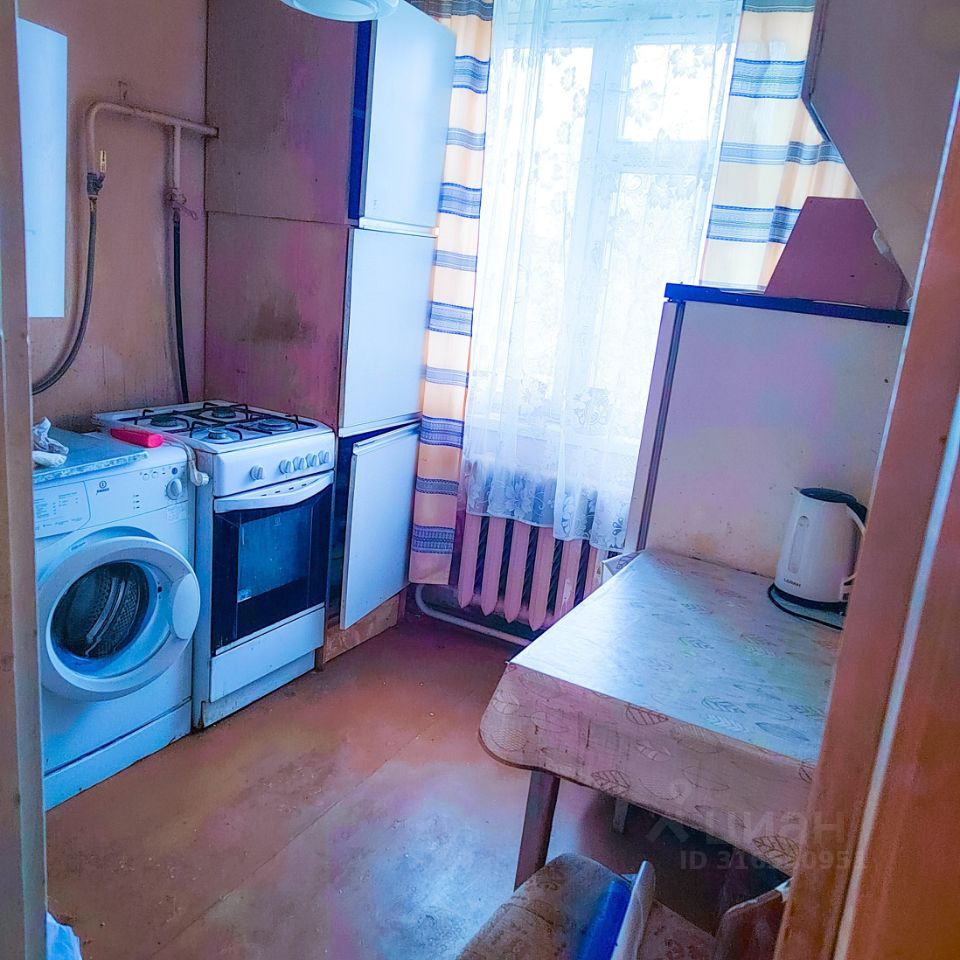 Продажа 1-комн квартиры на вторичном рынке Ломоносов, улица Федюнинского, 3к3