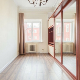 Продажа 3-комн квартиры на вторичном рынке Трёхпрудный пер,  д. 8