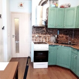 Продажа 2-комн квартиры на вторичном рынке Крыленко ул,  д. 1,  к. 1 стр 8