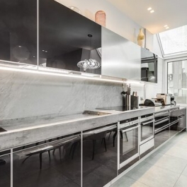 Продажа 4-комн квартиры на вторичном рынке Воскресенская наб,  д. 4