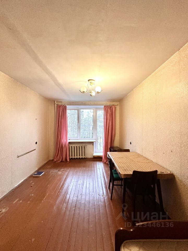 Продажа 1-комн квартиры на вторичном рынке Гатчина, улица Володарского, 1